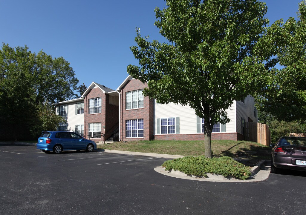 Sterling Creek Apartments in Independence, MO - Building Photo