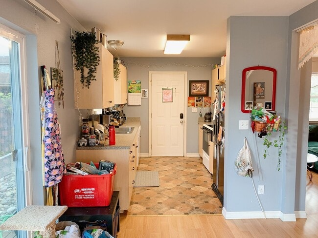 2430 Pacific St in Bellingham, WA - Building Photo - Building Photo