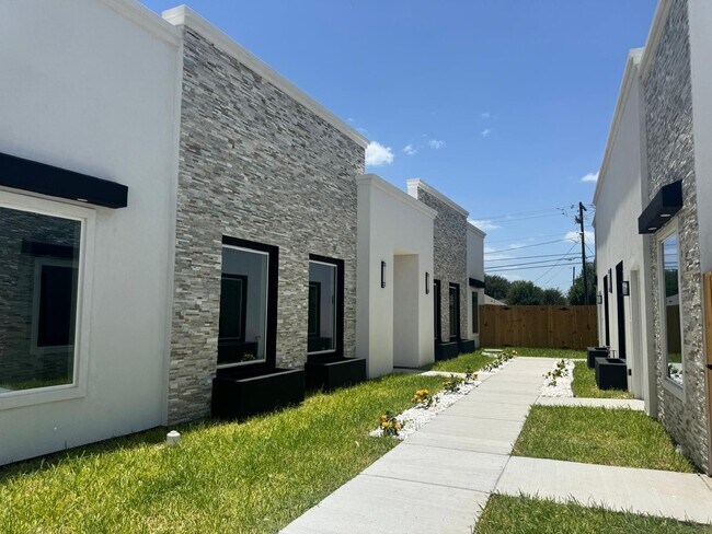101 Cardinal St, Unit 1 in Mission, TX - Building Photo - Building Photo