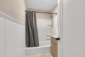 355 Central Ave N in Milaca, MN - Foto de edificio - Building Photo