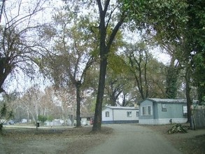 River Bend Mobile Home Park in Sanger, CA - Building Photo - Other