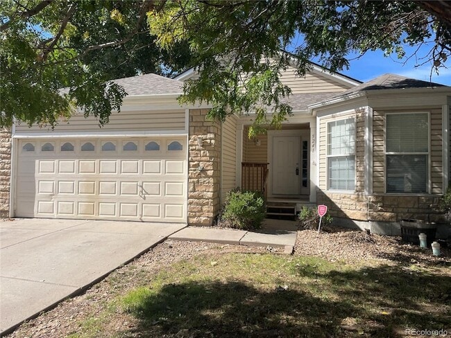 5241 Helena St, Unit 3-E-204 in Denver, CO - Building Photo - Building Photo