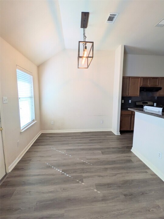 21470 Olympic Forest Dr in Porter, TX - Building Photo