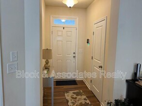 805 New Derby Ln in Apex, NC - Building Photo - Building Photo