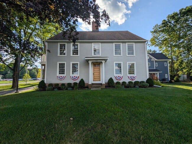 589 S Main St in Cheshire, CT - Building Photo - Building Photo