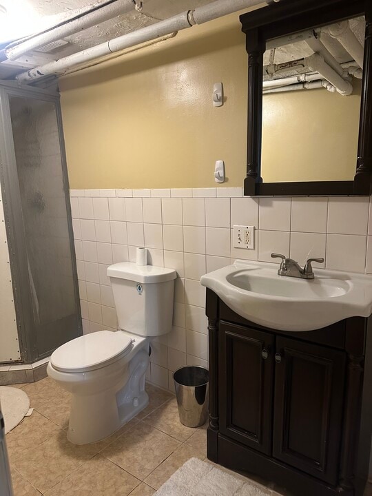 113 W Sidney Ave, Unit Shared Kitchen n bath in Mount Vernon, NY - Building Photo