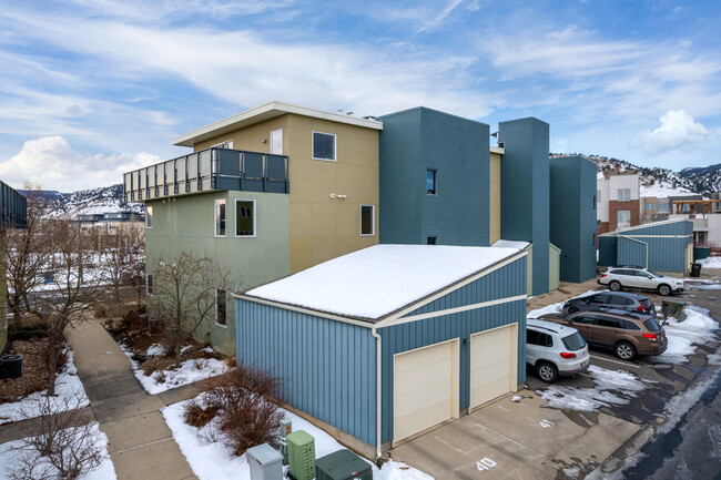 4730 Holiday Dr in Boulder, CO - Foto de edificio - Building Photo