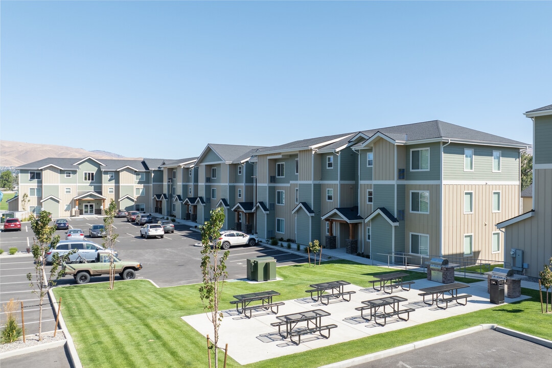 Sagecrest Apartments in Wenatchee, WA - Foto de edificio