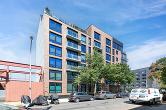 The Bond in Long Island City, NY - Foto de edificio - Building Photo