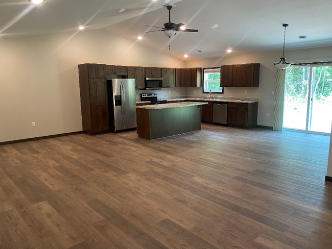 property at 940 Crown Ave