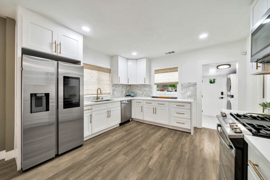 1026 W 3rd St in Santa Ana, CA - Building Photo