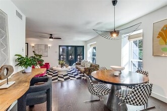 7705 Meadow Park Dr in Dallas, TX - Building Photo - Building Photo