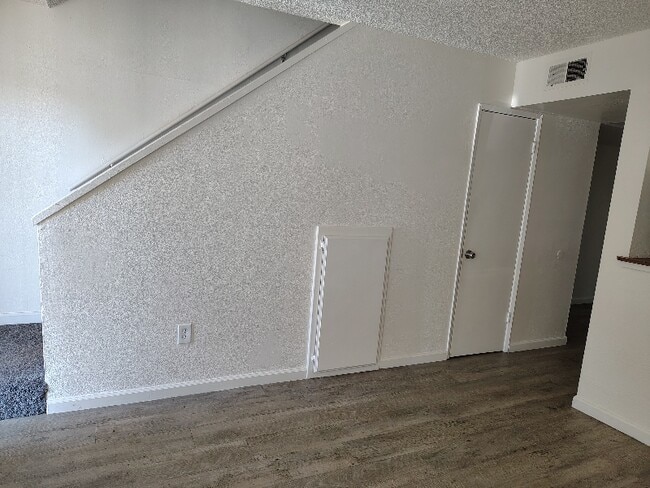 2010 Larcus Ave in Bakersfield, CA - Building Photo - Building Photo
