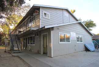 Redwood Manor Apartments in Woodland, CA - Building Photo - Building Photo