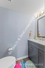 100 Chatsworth Cir in Schaumburg, IL - Building Photo - Building Photo