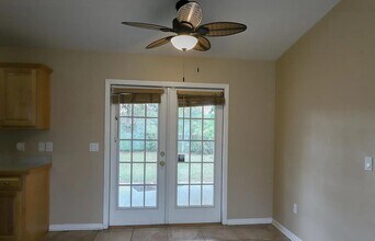 31 Stevens Dr in Midway, FL - Building Photo - Building Photo