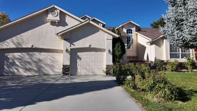 6193 S Kelton Pl in Boise, ID - Foto de edificio - Building Photo