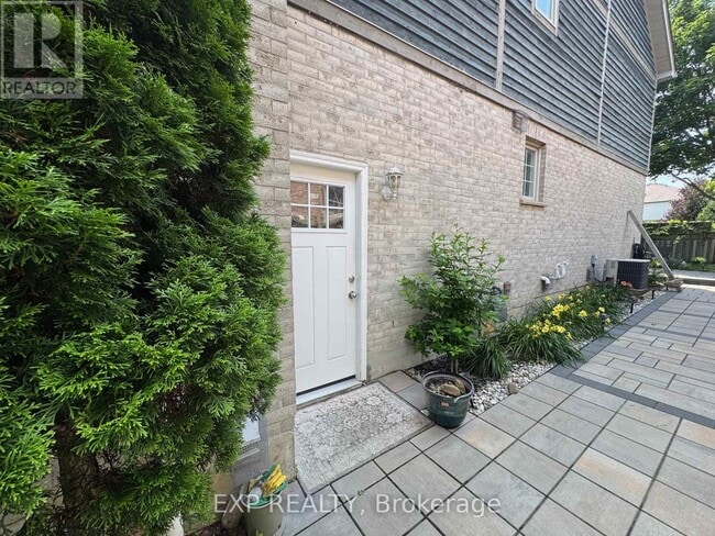 property at 5294 Russell View Rd