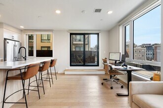 457 W Broadway in Boston, MA - Building Photo - Building Photo