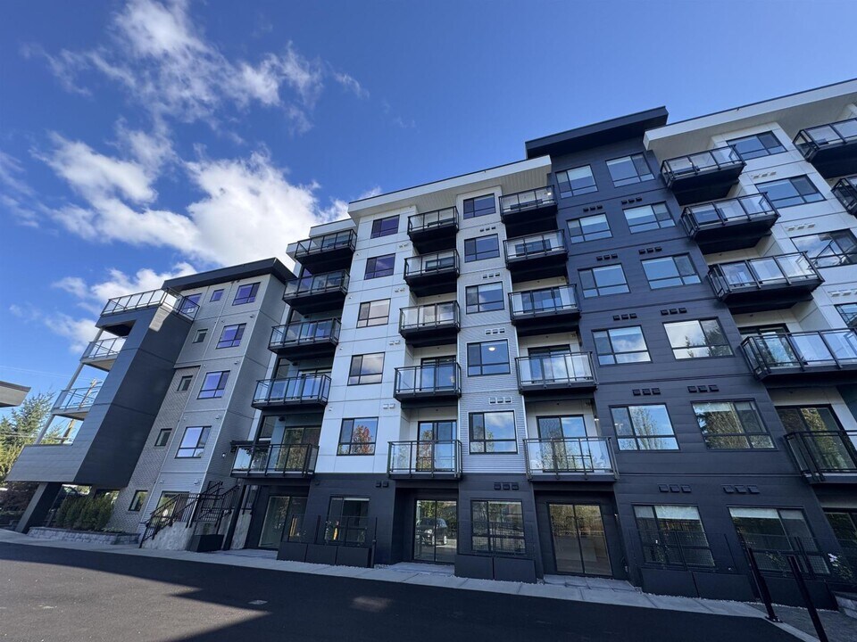 33886 Pine St in Abbotsford, BC - Building Photo