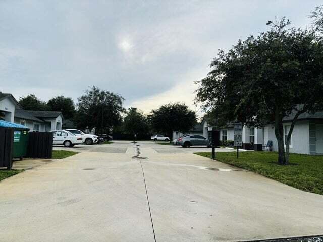 1935 Palm Acres Dr in West Palm Beach, FL - Building Photo - Building Photo