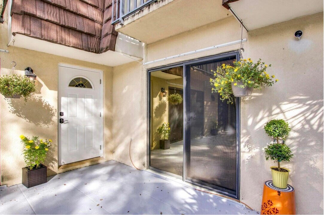 2111 21st Ln in Palm Beach Gardens, FL - Building Photo