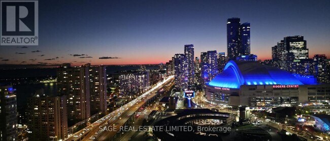 19 Grand Trunk Crescent in Toronto, ON - Building Photo - Building Photo