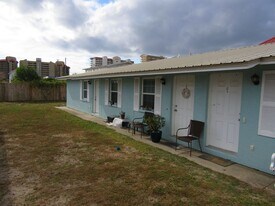 6427 Sunset Ave in Panama City, FL - Building Photo