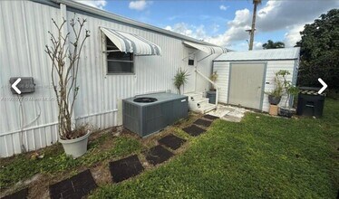 5470 SW 25th Way in Fort Lauderdale, FL - Building Photo - Building Photo