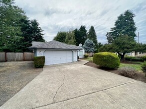 5918 59th Loop SE in Lacey, WA - Building Photo - Building Photo