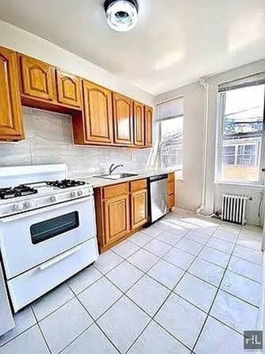 48 STREET in Queens, NY - Building Photo