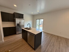 5687 S Weehawken Ln in Saint George, UT - Building Photo - Building Photo