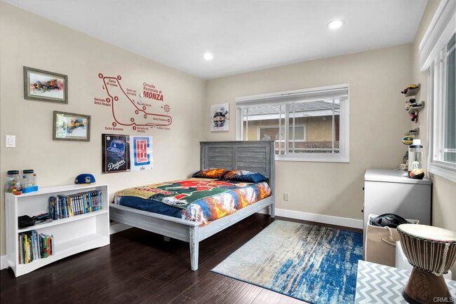 23812 Calvert St in Los Angeles, CA - Building Photo - Building Photo