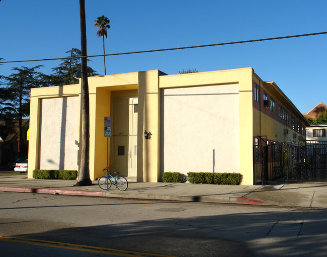 5245 Bakman Ave in North Hollywood, CA - Building Photo - Building Photo