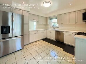 5060 Village Garden Dr in Sarasota, FL - Building Photo - Building Photo