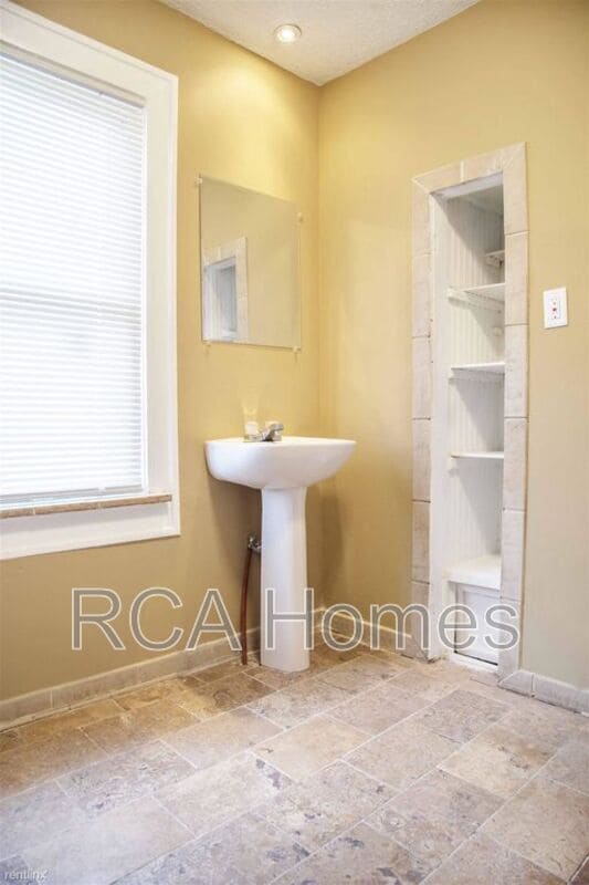 property at 1622 N Temple Ave