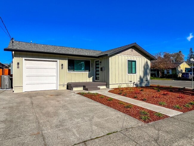 2732 Cypress St in Napa, CA - Building Photo - Building Photo