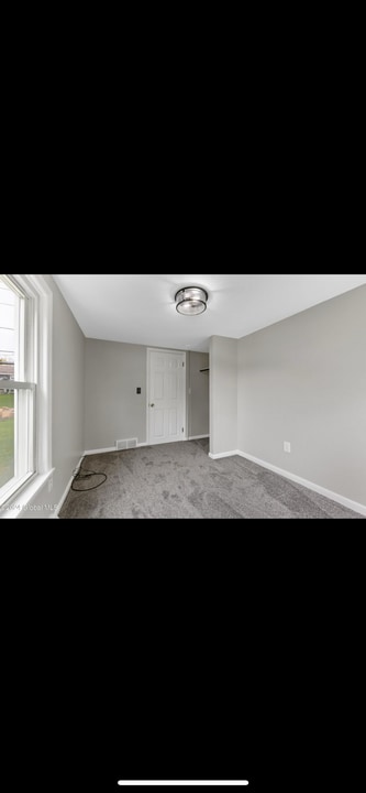 146 Forts Ferry Rd in Latham, NY - Building Photo