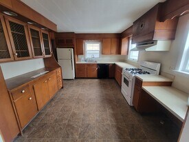 18 Elm St in Norwich, NY - Building Photo