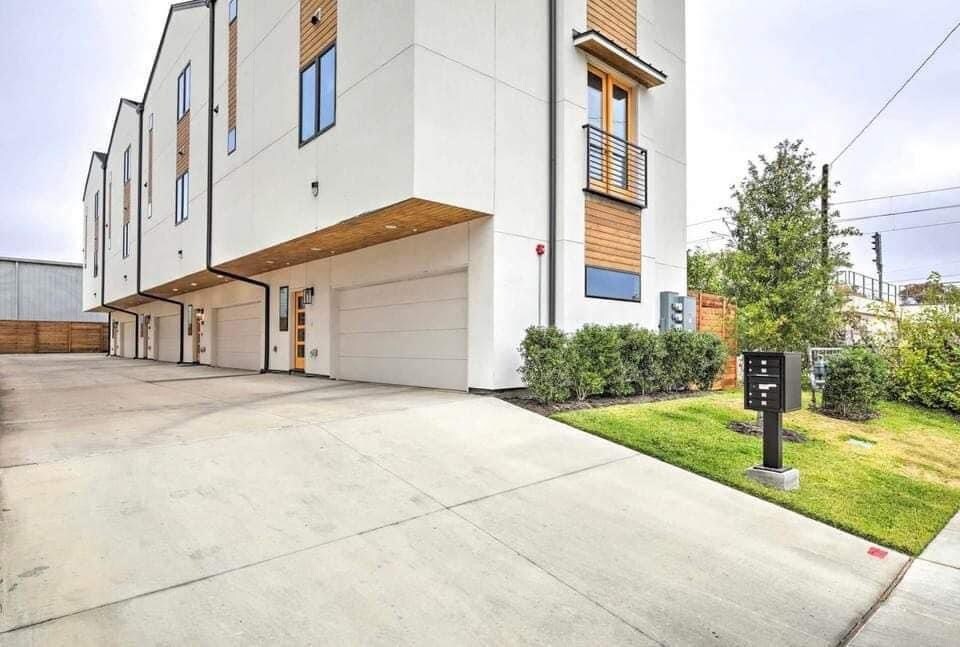 2723 Kimsey Dr in Dallas, TX - Foto de edificio