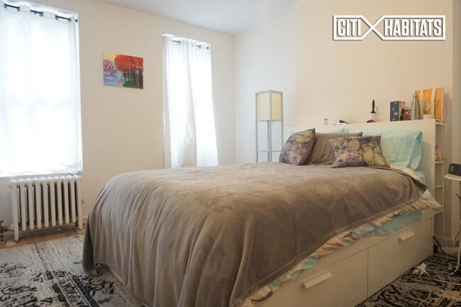 317 E 93rd St-Unit -2S in New York, NY - Building Photo - Building Photo