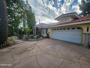 2084 Hillsbury Rd in Westlake Village, CA - Building Photo - Building Photo