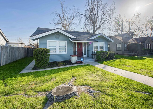 2709 California Ave in Bakersfield, CA - Foto de edificio - Building Photo