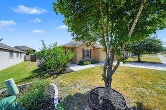 233 Willow Crest in Cibolo, TX - Building Photo - Building Photo