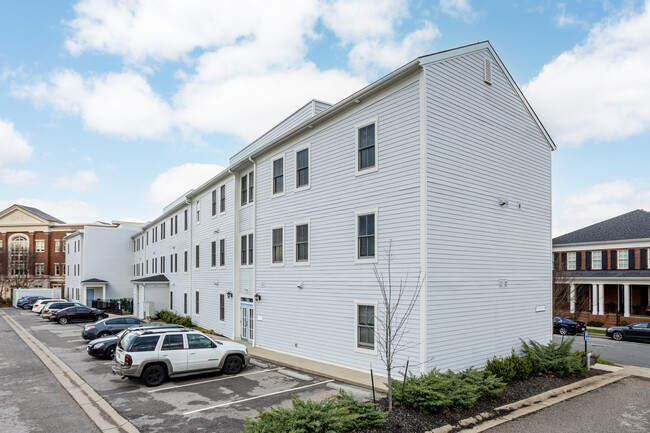 The Delphinium Apartments in Prospect, KY - Foto de edificio - Building Photo