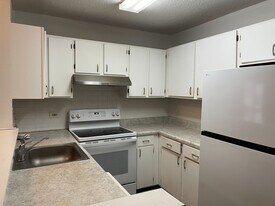 2048 N Rand Rd in Palatine, IL - Building Photo