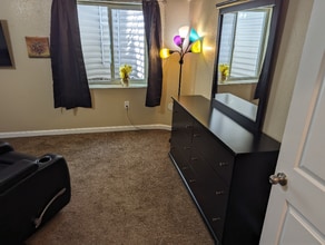 323 Zuniga St in Brighton, CO - Foto de edificio - Building Photo