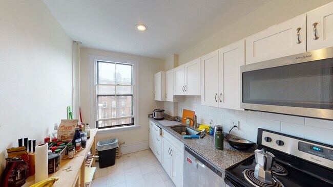 5 Brimmer St, Unit 4 in Boston, MA - Building Photo - Building Photo
