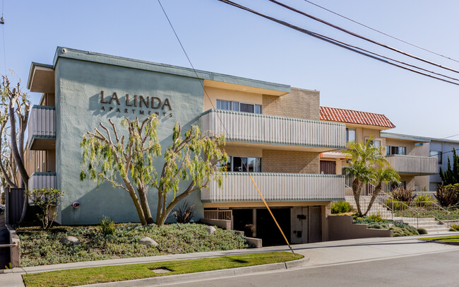 La Linda Apartments in Torrance, CA - Building Photo - Building Photo