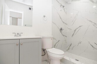 924 NW 11th Ct in Fort Lauderdale, FL - Building Photo - Building Photo